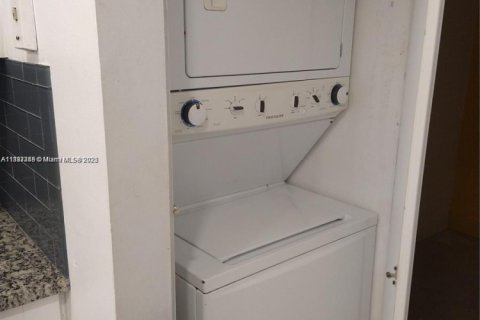 Снять в аренду кондоминиум в Лодерхилл, Флорида 2 спальни, 109.62м2, № 1949792 - фото 11