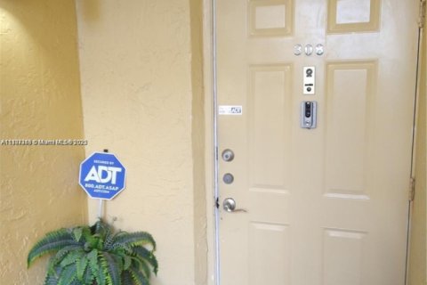 Снять в аренду кондоминиум в Лодерхилл, Флорида 2 спальни, 109.62м2, № 1949792 - фото 2