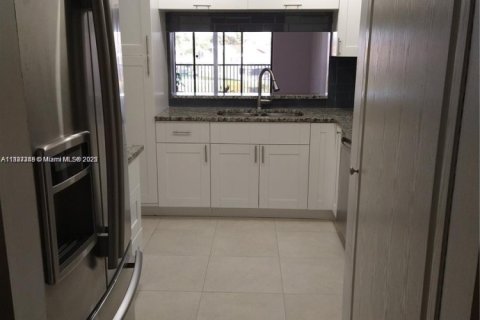 Снять в аренду кондоминиум в Лодерхилл, Флорида 2 спальни, 109.62м2, № 1949792 - фото 5