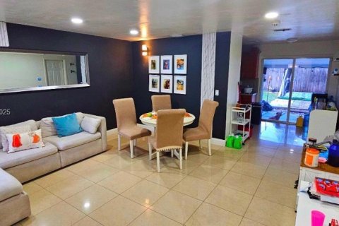 Купить виллу или дом в Холливуд, Флорида 3 спальни, 130.34м2, № 1967736 - фото 7