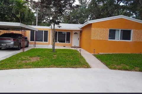 Купить виллу или дом в Холливуд, Флорида 3 спальни, 130.34м2, № 1967736 - фото 1