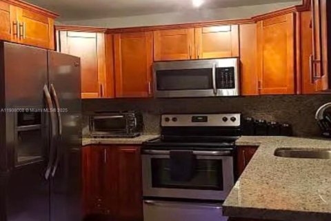 Купить виллу или дом в Холливуд, Флорида 3 спальни, 130.34м2, № 1967736 - фото 11