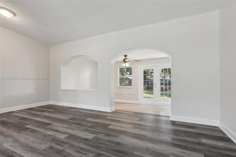 Купить виллу или дом в Вест-Парк, Флорида 4 спальни, 143.53м2, № 1854900 - фото 11