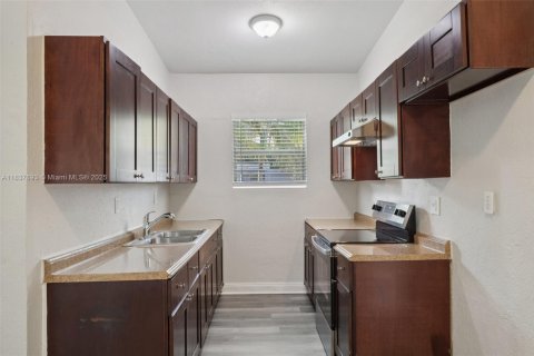 Купить виллу или дом в Вест-Парк, Флорида 4 спальни, 143.53м2, № 1854900 - фото 16