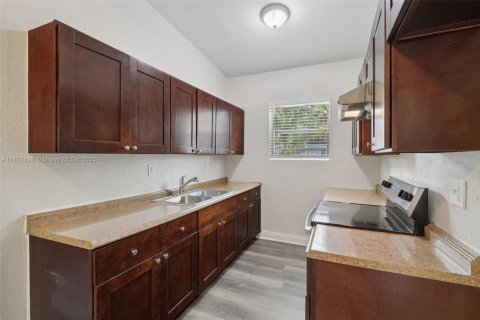 Купить виллу или дом в Вест-Парк, Флорида 4 спальни, 143.53м2, № 1854900 - фото 15