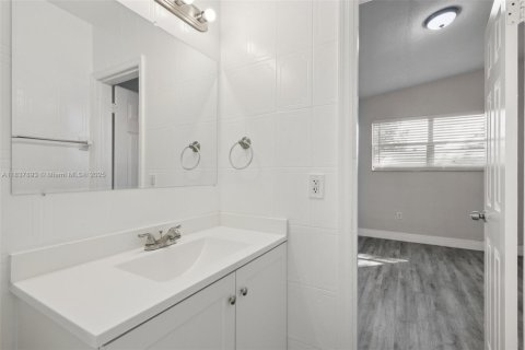 Купить виллу или дом в Вест-Парк, Флорида 4 спальни, 143.53м2, № 1854900 - фото 25