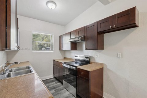 Купить виллу или дом в Вест-Парк, Флорида 4 спальни, 143.53м2, № 1854900 - фото 14