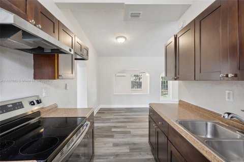 Купить виллу или дом в Вест-Парк, Флорида 4 спальни, 143.53м2, № 1854900 - фото 17