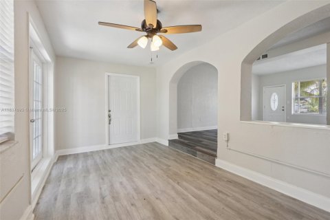 Купить виллу или дом в Вест-Парк, Флорида 4 спальни, 143.53м2, № 1854900 - фото 29