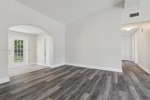 Купить виллу или дом в Вест-Парк, Флорида 4 спальни, 143.53м2, № 1854900 - фото 12