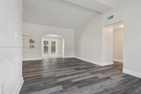 Купить виллу или дом в Вест-Парк, Флорида 4 спальни, 143.53м2, № 1854900 - фото 13