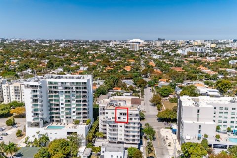 Condo in Miami, Florida, 2 bedrooms  № 1850344 - photo 18