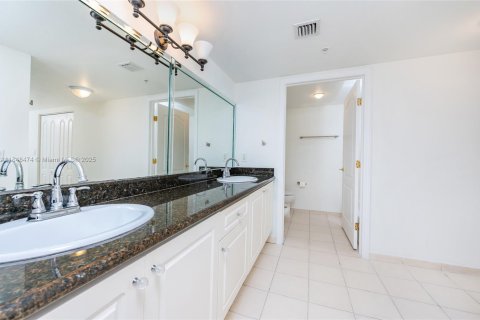 Condo in Miami, Florida, 2 bedrooms  № 1850344 - photo 30