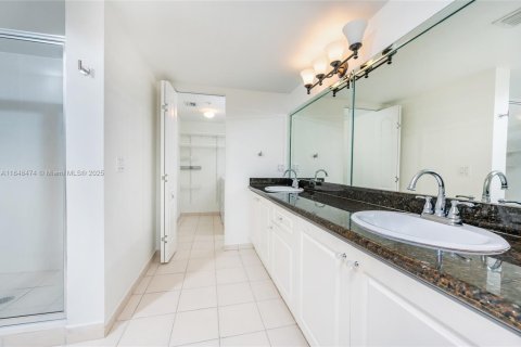Condo in Miami, Florida, 2 bedrooms  № 1850344 - photo 29