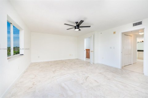 Condo in Miami, Florida, 2 bedrooms  № 1850344 - photo 14