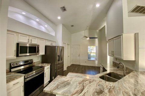 Villa ou maison à louer à Orlando, Floride: 4 chambres, 154.68 m2 № 2116294 - photo 11