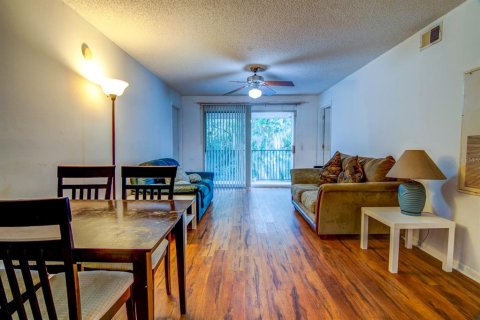 Condo in Gainesville, Florida, 4 bedrooms № 2105439 - photo 7