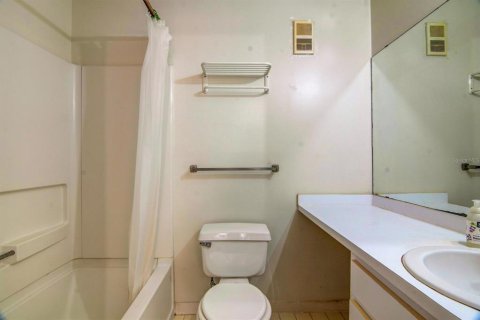 Condo in Gainesville, Florida, 4 bedrooms № 2105439 - photo 16