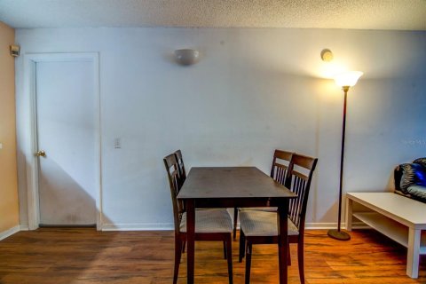 Condo in Gainesville, Florida, 4 bedrooms № 2105439 - photo 13