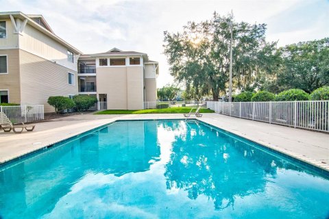 Condo in Gainesville, Florida, 4 bedrooms № 2105439 - photo 3
