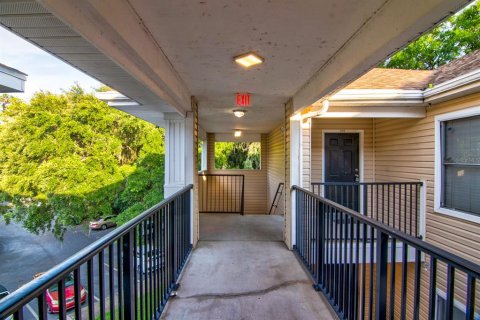 Condo in Gainesville, Florida, 4 bedrooms № 2105439 - photo 6