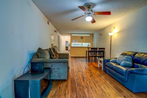 Condo in Gainesville, Florida, 4 bedrooms № 2105439 - photo 12