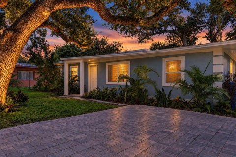 House in Nokomis, Florida 2 bedrooms, 91.97 sq.m. № 2389180 - photo 2