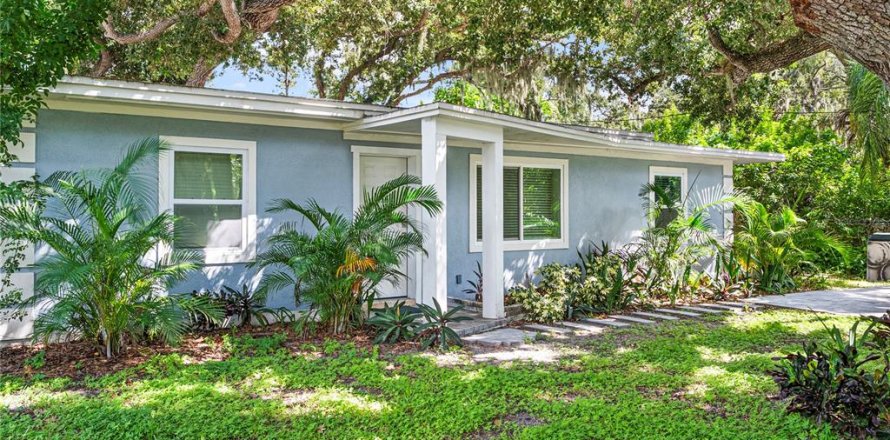 House in Nokomis, Florida 2 bedrooms, 91.97 sq.m. № 2389180