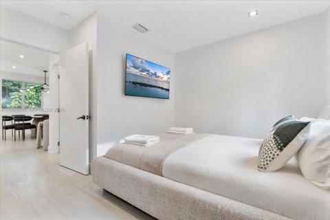 Villa ou maison à louer à Miami, Floride: 3 chambres, 139.35 m2 № 2384658 - photo 13