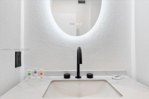 Villa ou maison à louer à Miami, Floride: 3 chambres, 139.35 m2 № 2384658 - photo 24