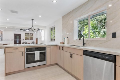 Villa ou maison à louer à Miami, Floride: 3 chambres, 139.35 m2 № 2384658 - photo 8