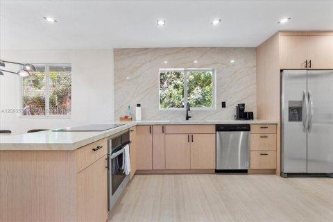 Villa ou maison à louer à Miami, Floride: 3 chambres, 139.35 m2 № 2384658 - photo 11