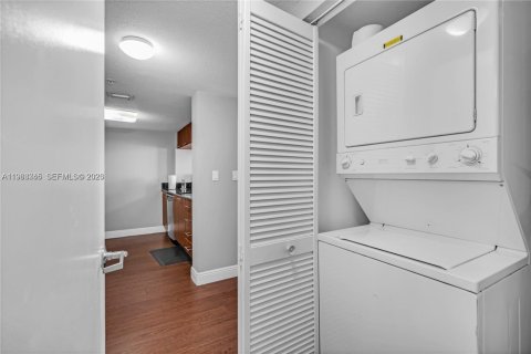 Copropriété à louer à Miami, Floride: 1 chambre, 76.37 m2 № 2025180 - photo 14