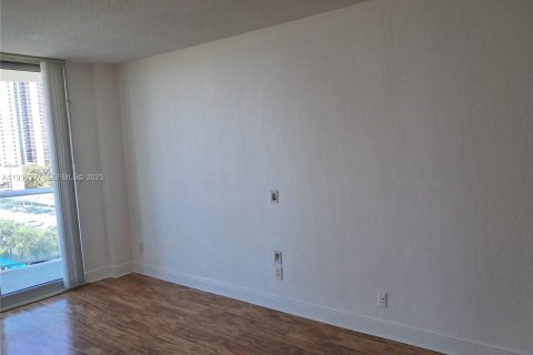 Condo in Sunny Isles Beach, Florida, 1 bedroom  № 1994330 - photo 10