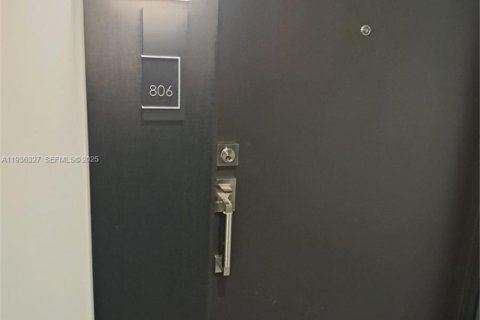 Condo in Sunny Isles Beach, Florida, 1 bedroom  № 1994330 - photo 1