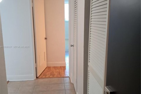 Condo in Sunny Isles Beach, Florida, 1 bedroom  № 1994330 - photo 4