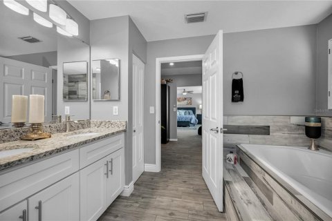 Casa en venta en Tampa, Florida, 4 dormitorios, 274.25 m2 № 1649995 - foto 22