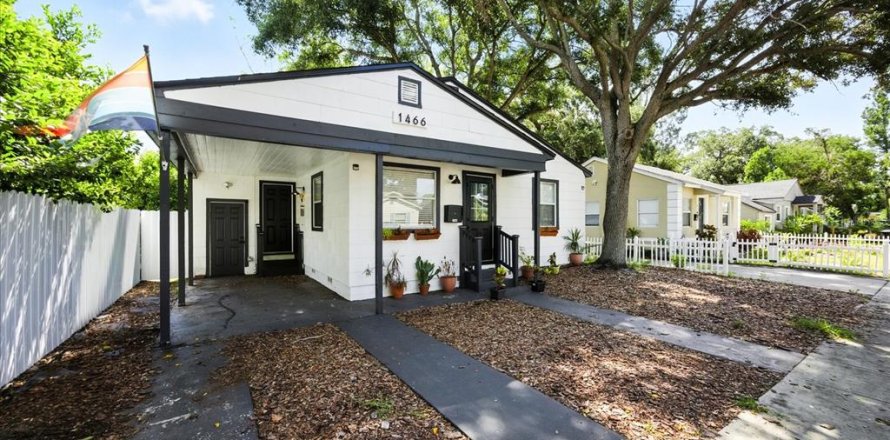 House in Saint Petersburg, Florida 2 bedrooms, 66.89 sq.m. № 1912867