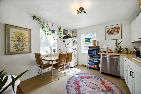 House in Saint Petersburg, Florida 2 bedrooms, 66.89 sq.m. № 1912867 - photo 9