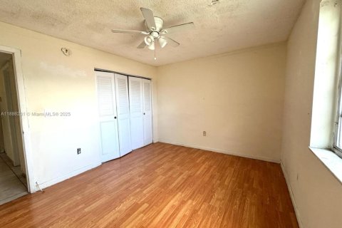 Condo in Miami, Florida, 2 bedrooms № 1932749 - photo 9