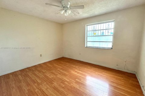 Condo in Miami, Florida, 2 bedrooms № 1932749 - photo 8