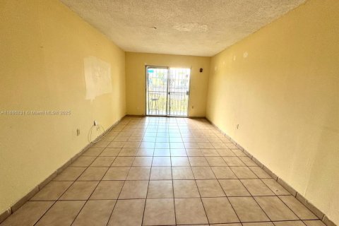 Condo in Miami, Florida, 2 bedrooms № 1932749 - photo 5