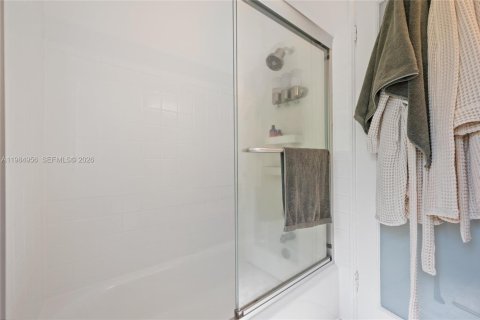 Copropriété à vendre à Miami Beach, Floride: 46.45 m2 № 2046930 - photo 16