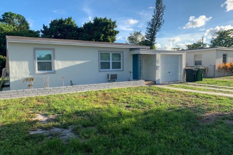 Villa ou maison à louer à North Miami, Floride: 3 chambres, 85.93 m2 № 1971042 - photo 3