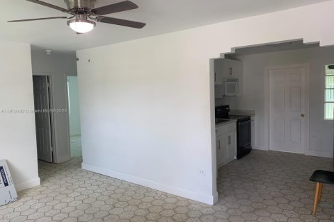 Villa ou maison à louer à North Miami, Floride: 3 chambres, 85.93 m2 № 1971042 - photo 6