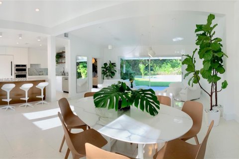 Casa en alquiler en Biscayne Park, Florida, 3 dormitorios, 163.6 m2 № 2018221 - foto 2