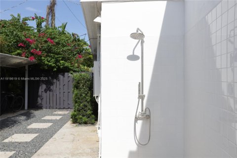 Casa en alquiler en Biscayne Park, Florida, 3 dormitorios, 163.6 m2 № 2018221 - foto 13