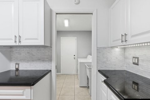 Touwnhouse à louer à Hollywood, Floride: 3 chambres, 187.66 m2 № 2074991 - photo 27