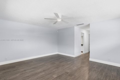 Touwnhouse à louer à Hollywood, Floride: 3 chambres, 187.66 m2 № 2074991 - photo 13
