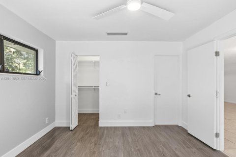 Touwnhouse à louer à Hollywood, Floride: 3 chambres, 187.66 m2 № 2074991 - photo 22